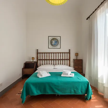 Apartment Pitti Large With Balcony