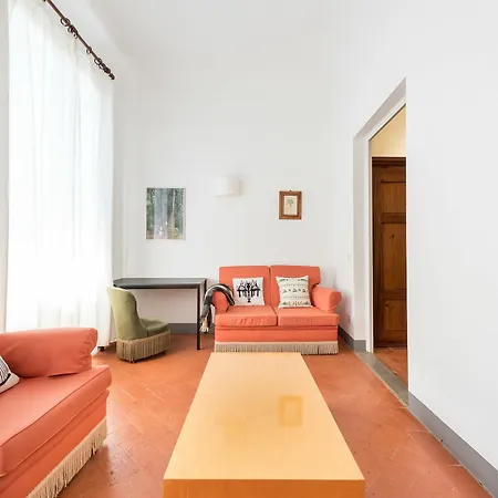 Pitti Large With Balcony Apartment Florenz