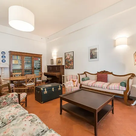 Apartment Pitti Large With Balcony *