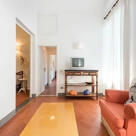 Apartment Pitti Large With Balcony